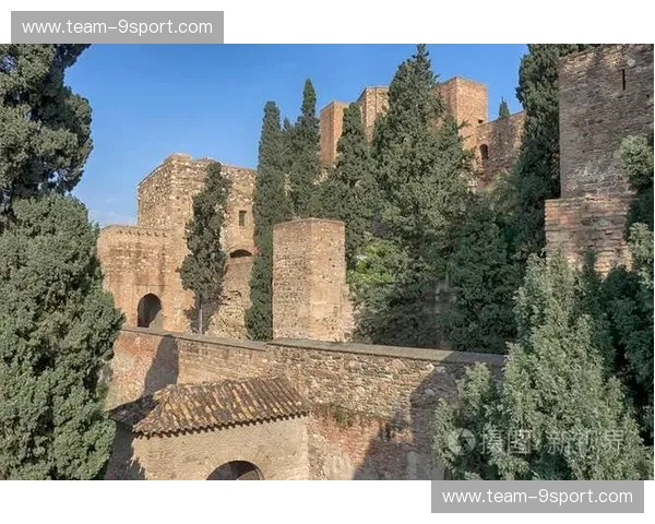 红蓝荣耀与安达卢西亚的倔强：巴萨vs马拉加，那些年我们追过的绿茵纯粹